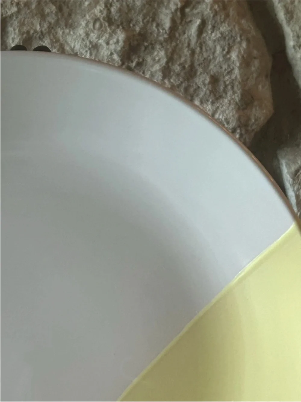 4 STONE + LANE Lizzy Stoneware Dinner Plates Yellow White‎ 10.75